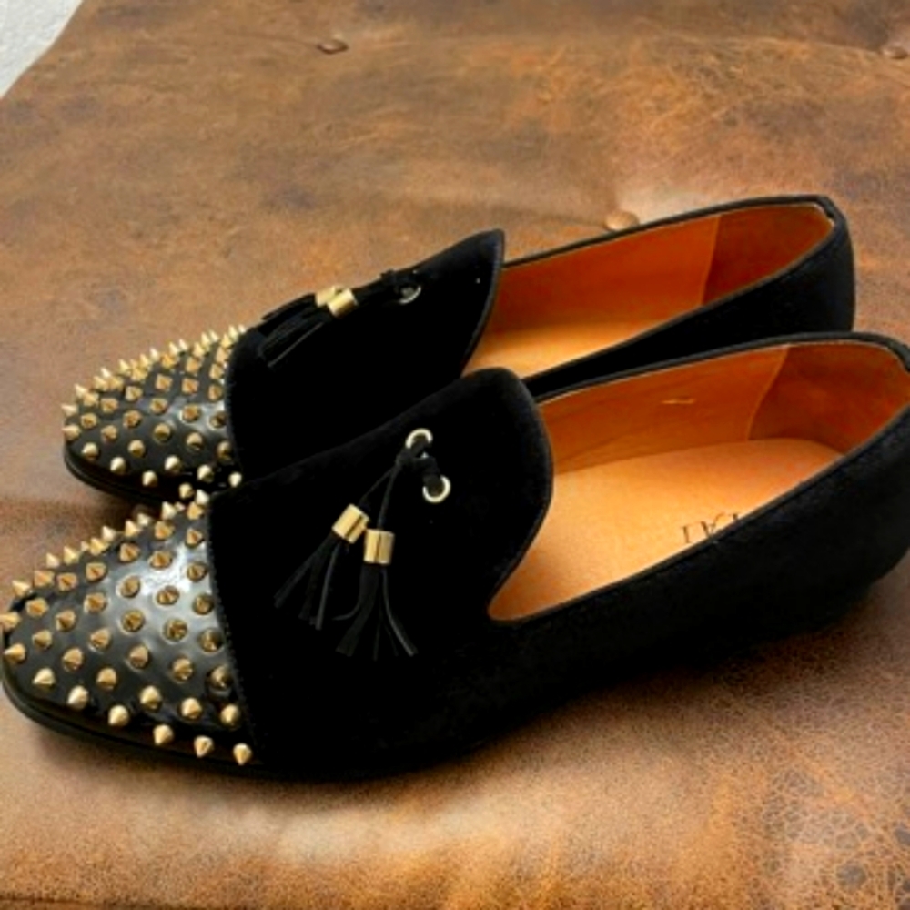 Jitai brand/ gold studded/ black suede